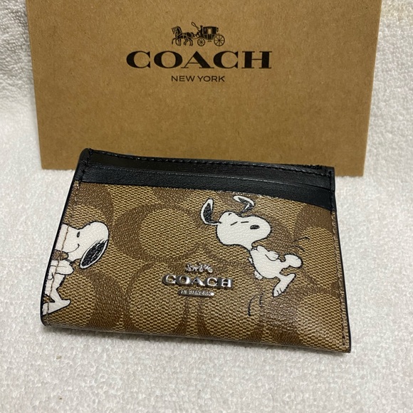 Snoopy collection signature coach ID wallet with key chain. - Picture 2 of 7